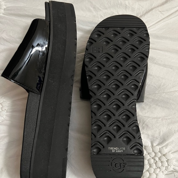 Limited Edition UGG Platform Slides - Picture 2 of 5